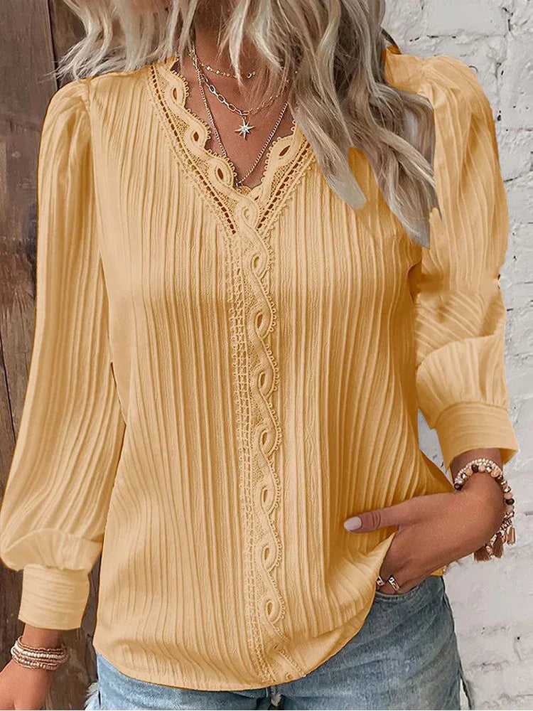 Emma™ | Blus med spetsdetaljer